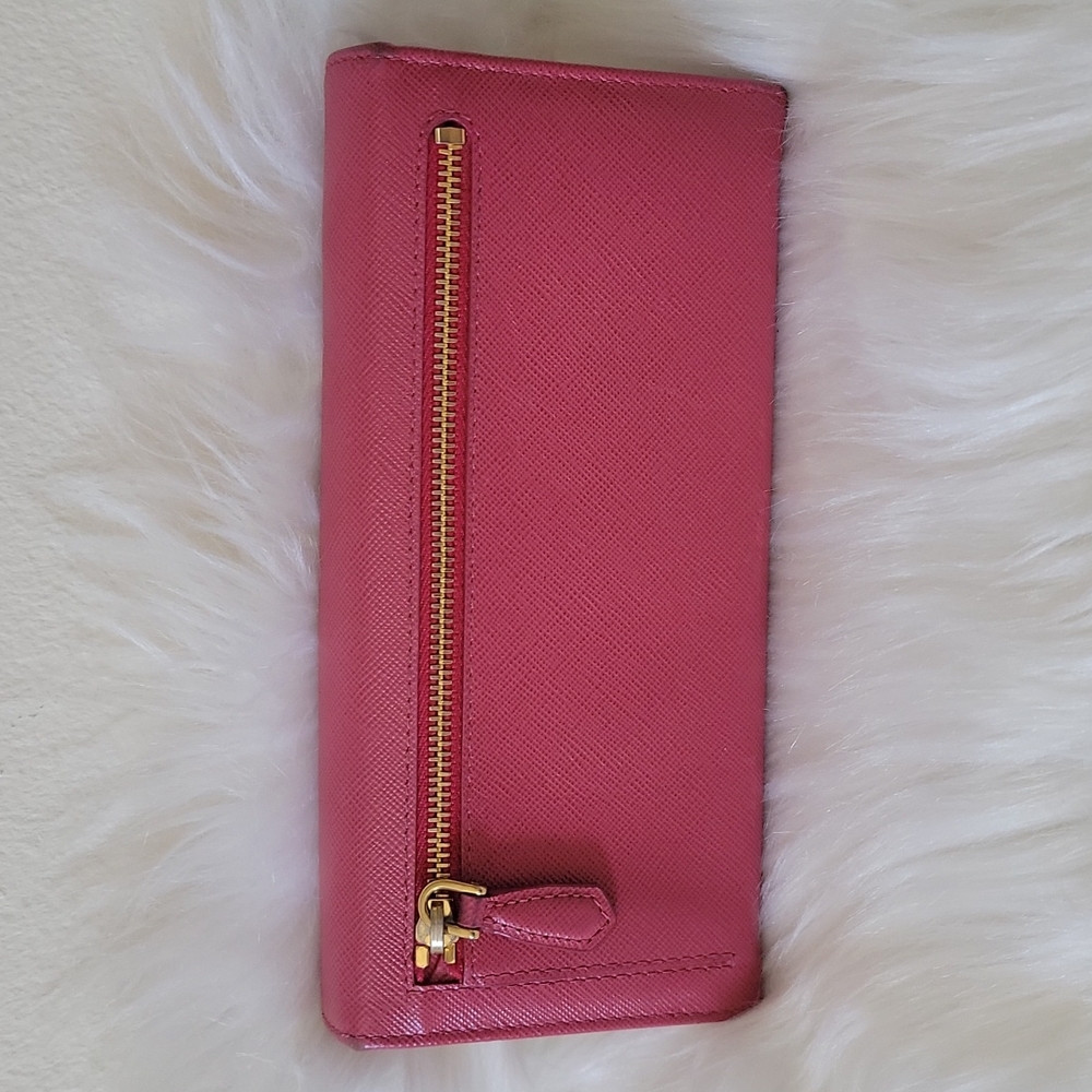 PRADA - Picture 2 of 16
